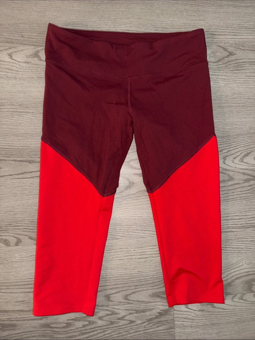 ALO Yoga Two-Tone Burgundy and Bright Red Capri Leggings
